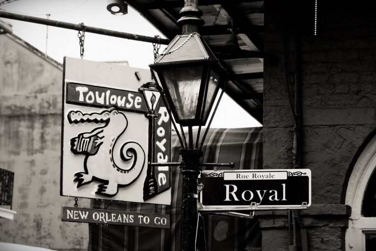 Carrefour sur Rue Royal (Vieux Carré) à la Nouvelle-Orléans