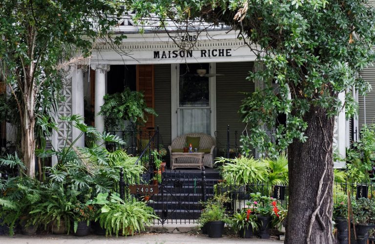 Véranda de belle maison à la Nouvelle-Orléans avec inscription : Maison Riche
