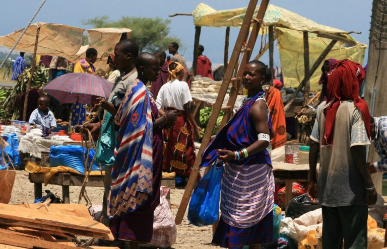 Femmes au marché Tanzanie