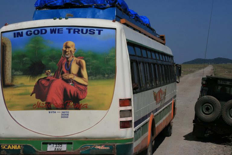 Bus In God we trust Tanzanie