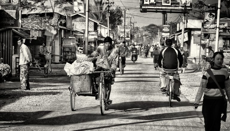Rickshaw à Nyaung Shwe, située au bord du Lac inle (Birmanie)