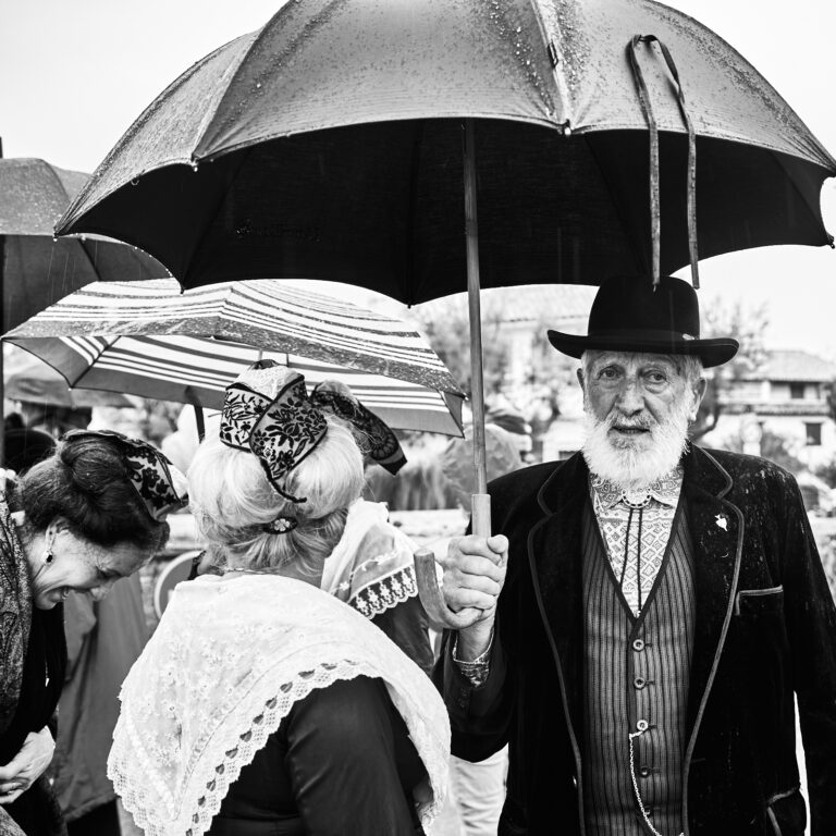 Arlésien participant à la fête des Stes Maries de la Mer