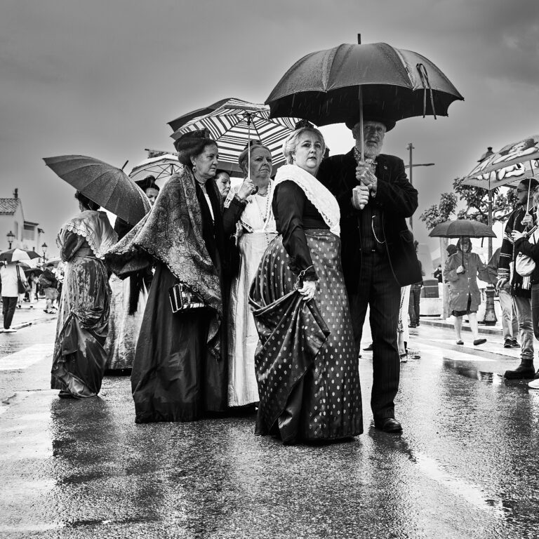 Arlésien et Arlésiennes participant à la fête des Stes Maries de la Mer